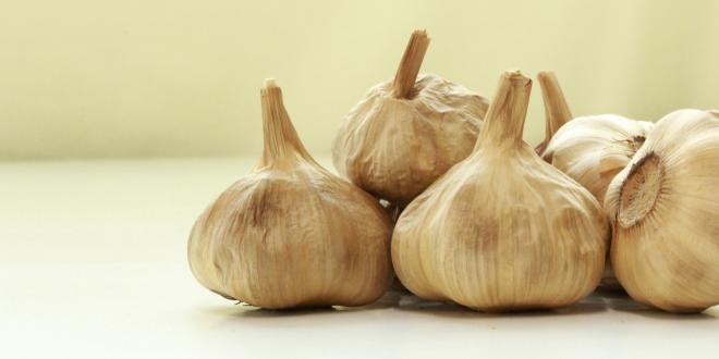 aged cloves of garlic